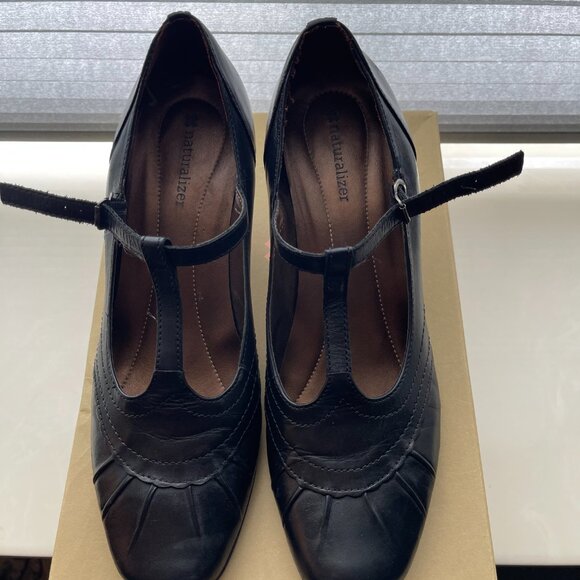 Naturalizer: Leather, Black and Retro Mary Jane Pump - Picture 5 of 5